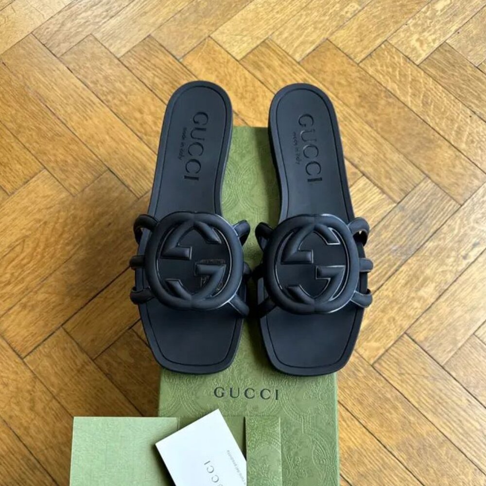 Gucci Women Sandals Slides Rubber .size 9